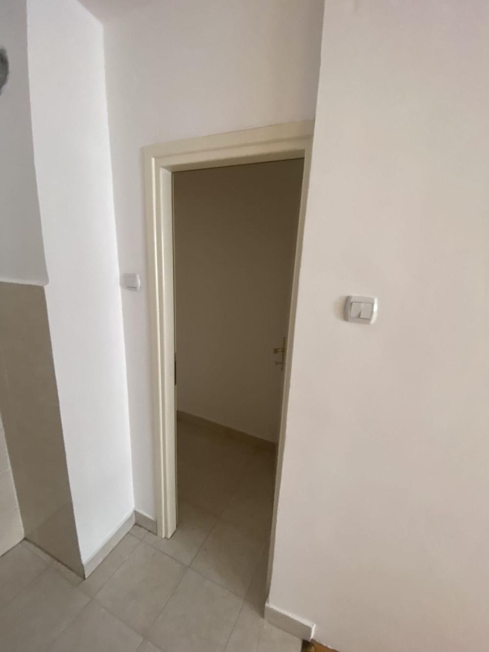 Slika 1 - Početak bulevara Nemanjića,  Lokal za izdavanje, 73m2, 400€